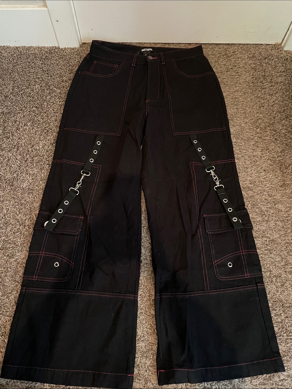 Hot Topic Black Wide-Leg Cargo Jeans with Red Contrast Stitching